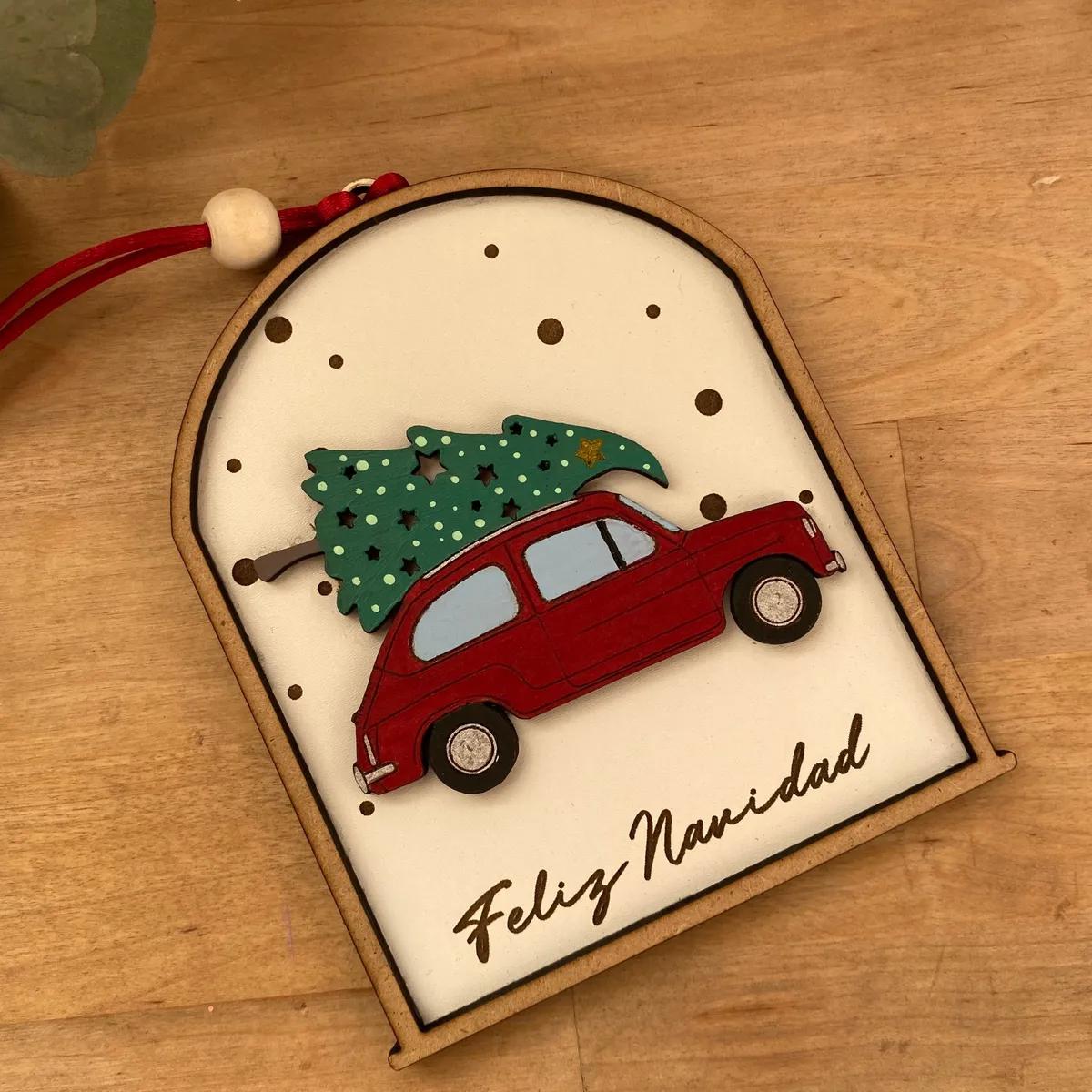 Bola de coche con árbol de Navidad vista 1