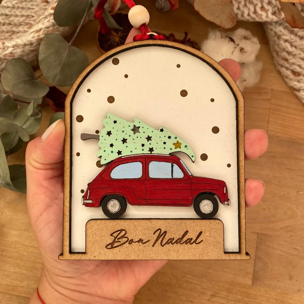 Bola de coche con árbol de Navidad vista 2