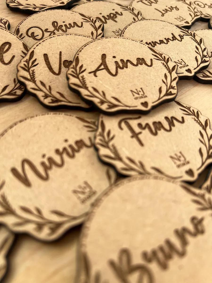 Marcasitios personalizados para invitados vista 11