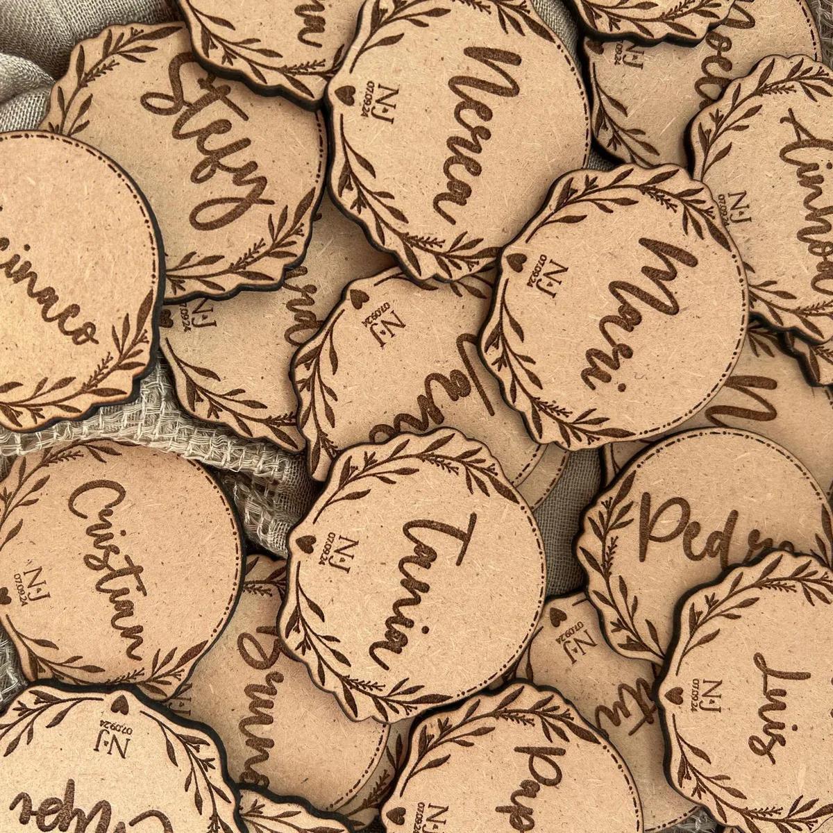 Marcasitios personalizados para invitados vista 12