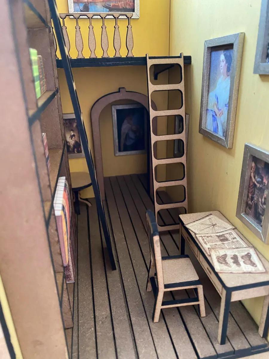 La Biblioteca (book nook) vista 2