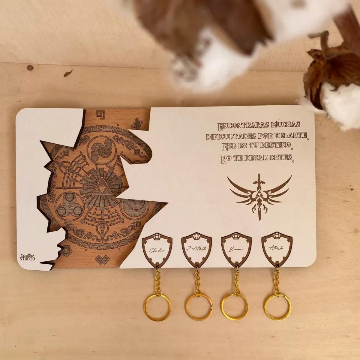 Portallaves Zelda – Edición Especial de Madera con Diseño Geek – Espada Maestra y Escudos Personalizables vista 1