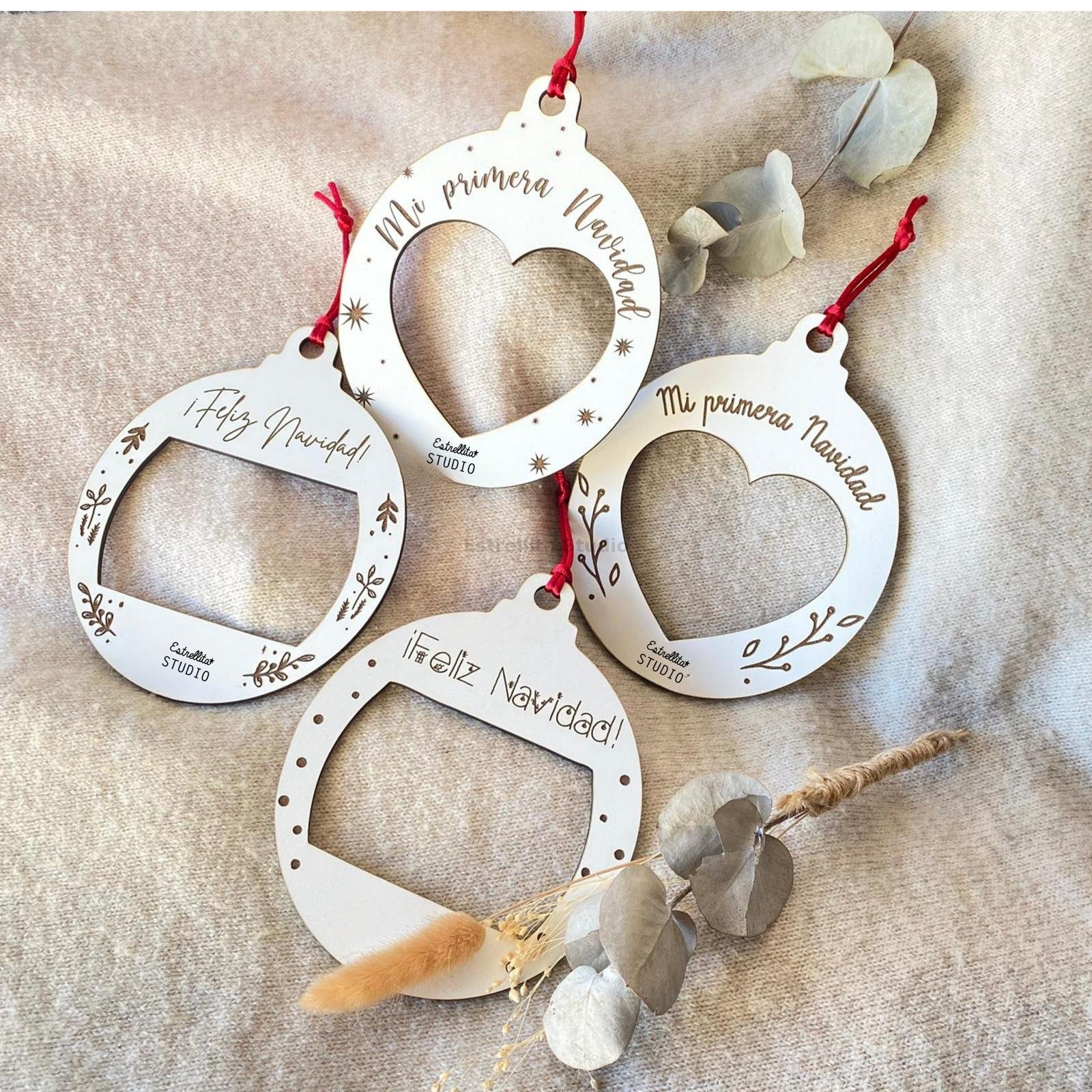 Bola navideña con decoración