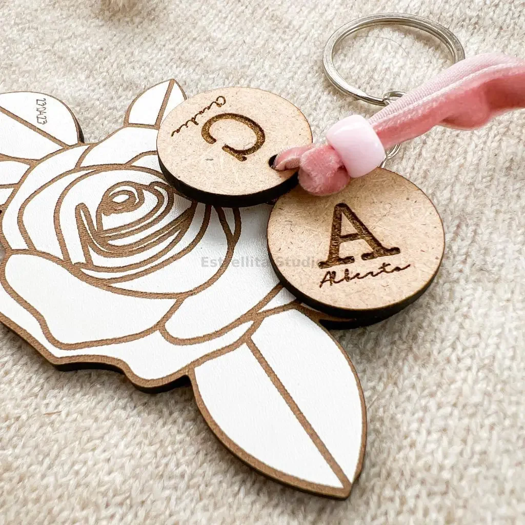 Llavero Personalizado con Diseño Floral – Ideal para Regalo