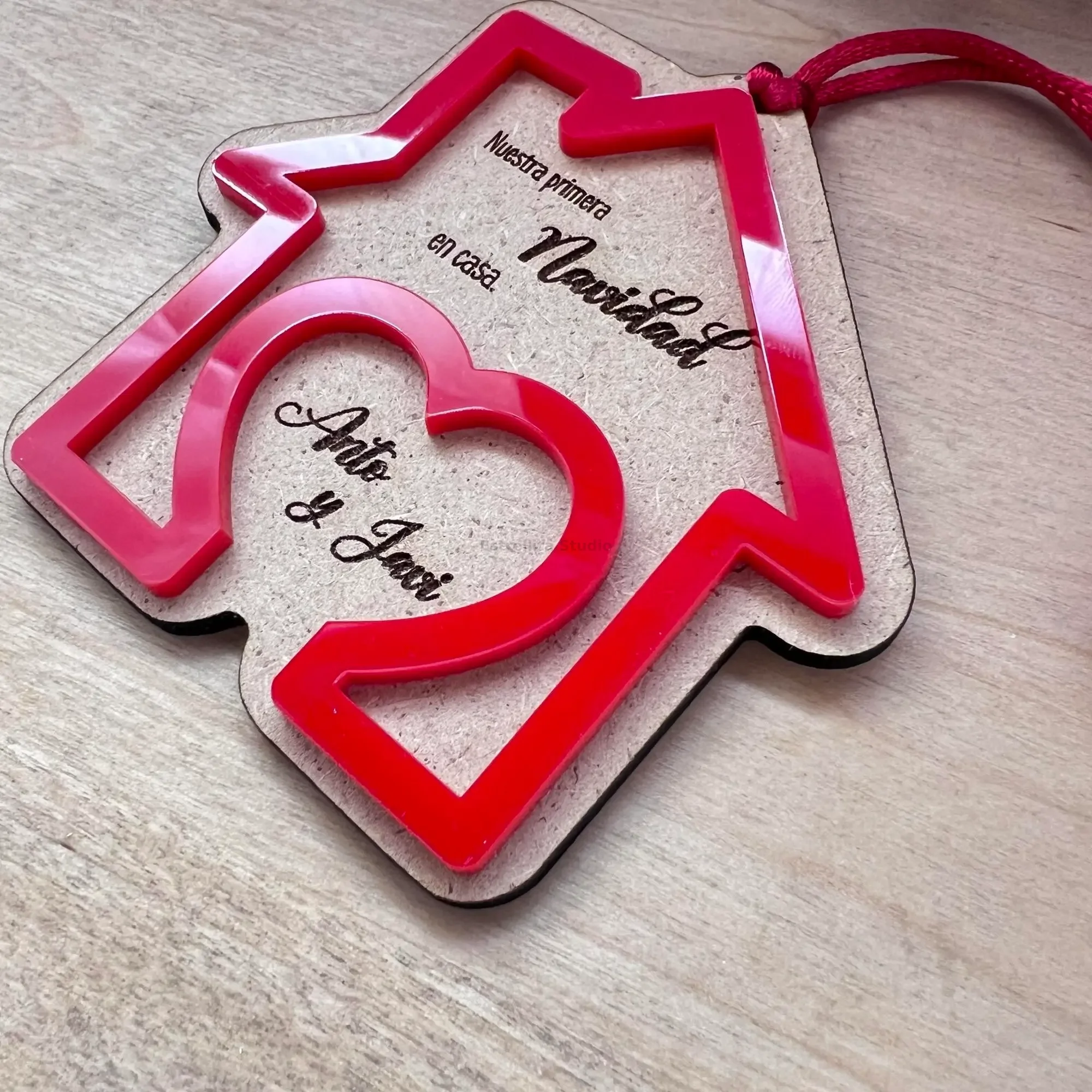 Adorno navideño “Primera Navidad en casa”