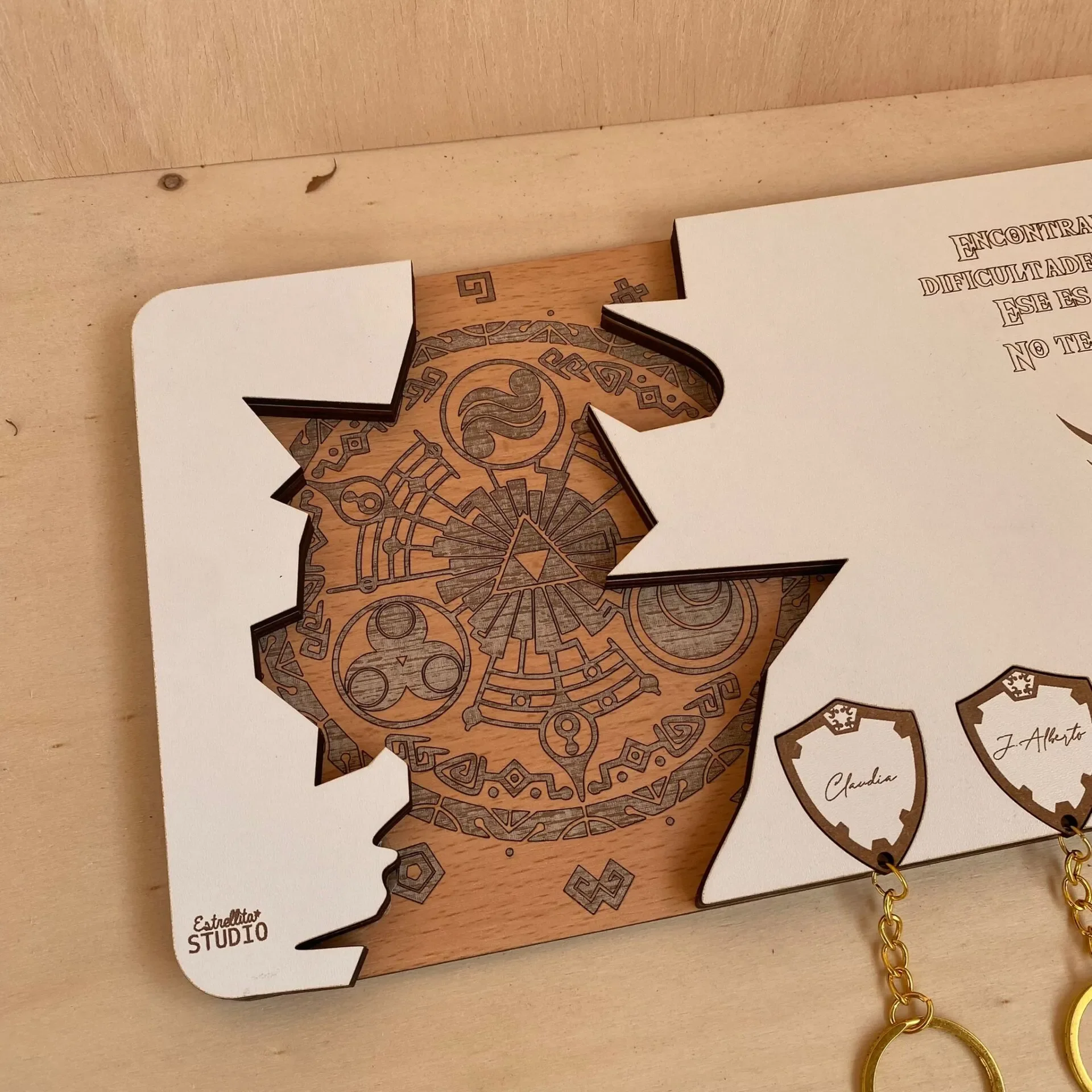 Portallaves Zelda – Edición Especial de Madera con Diseño Geek – Espada Maestra y Escudos Personalizables