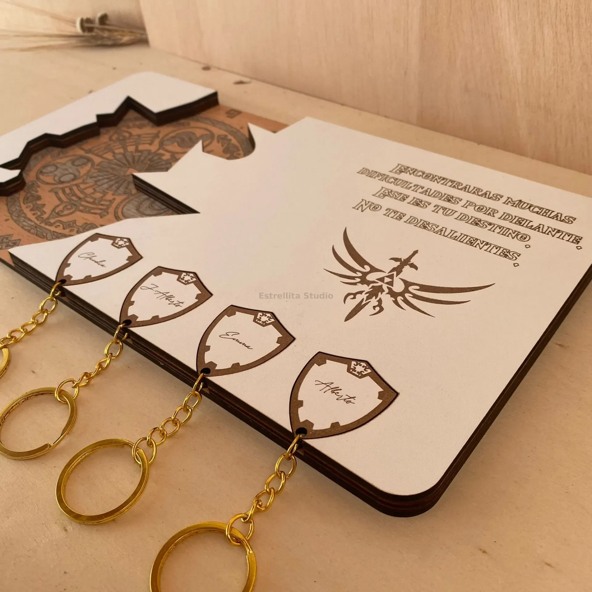Portallaves Zelda – Edición Especial de Madera con Diseño Geek – Espada Maestra y Escudos Personalizables