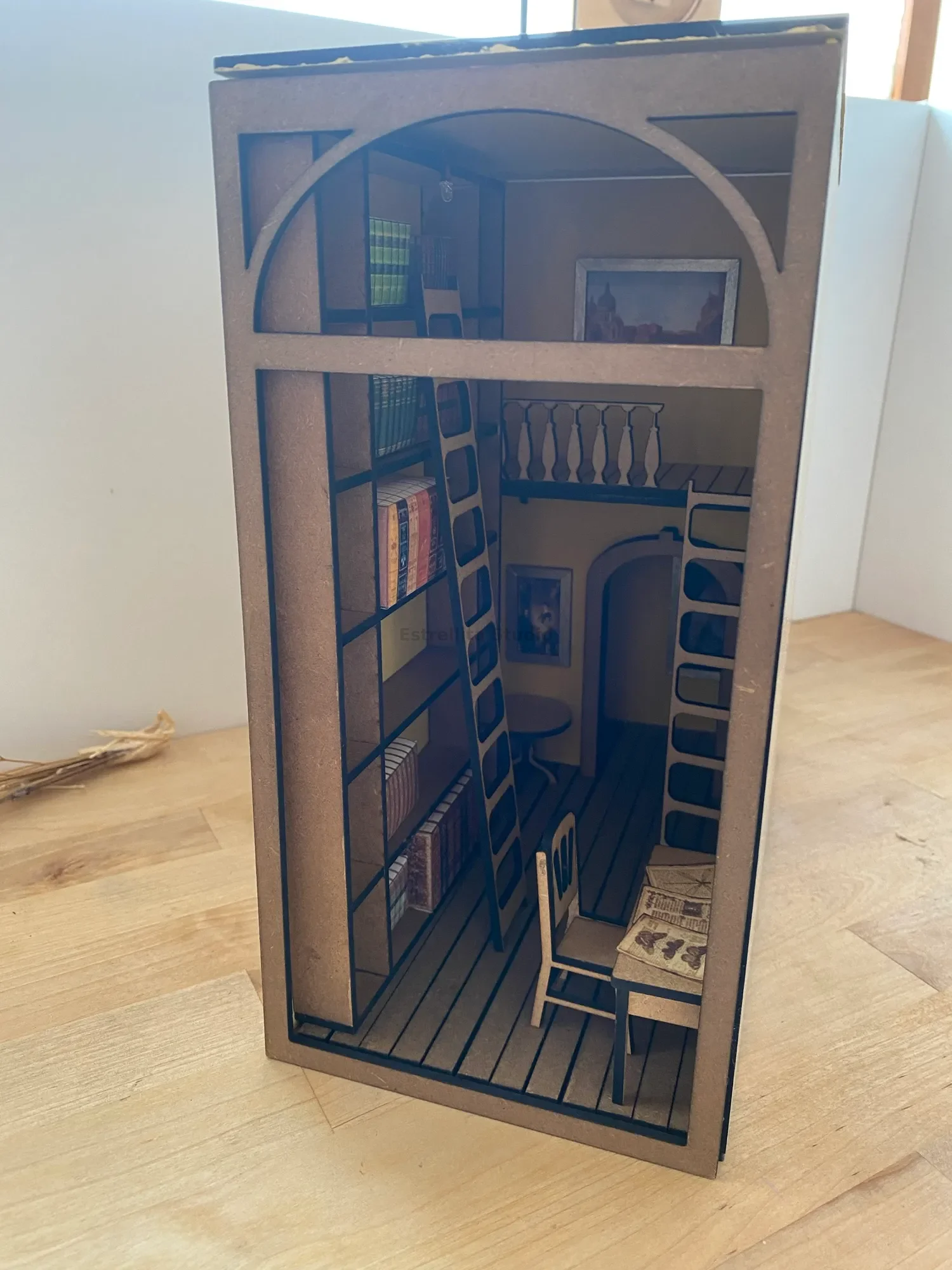 La Biblioteca (book nook)