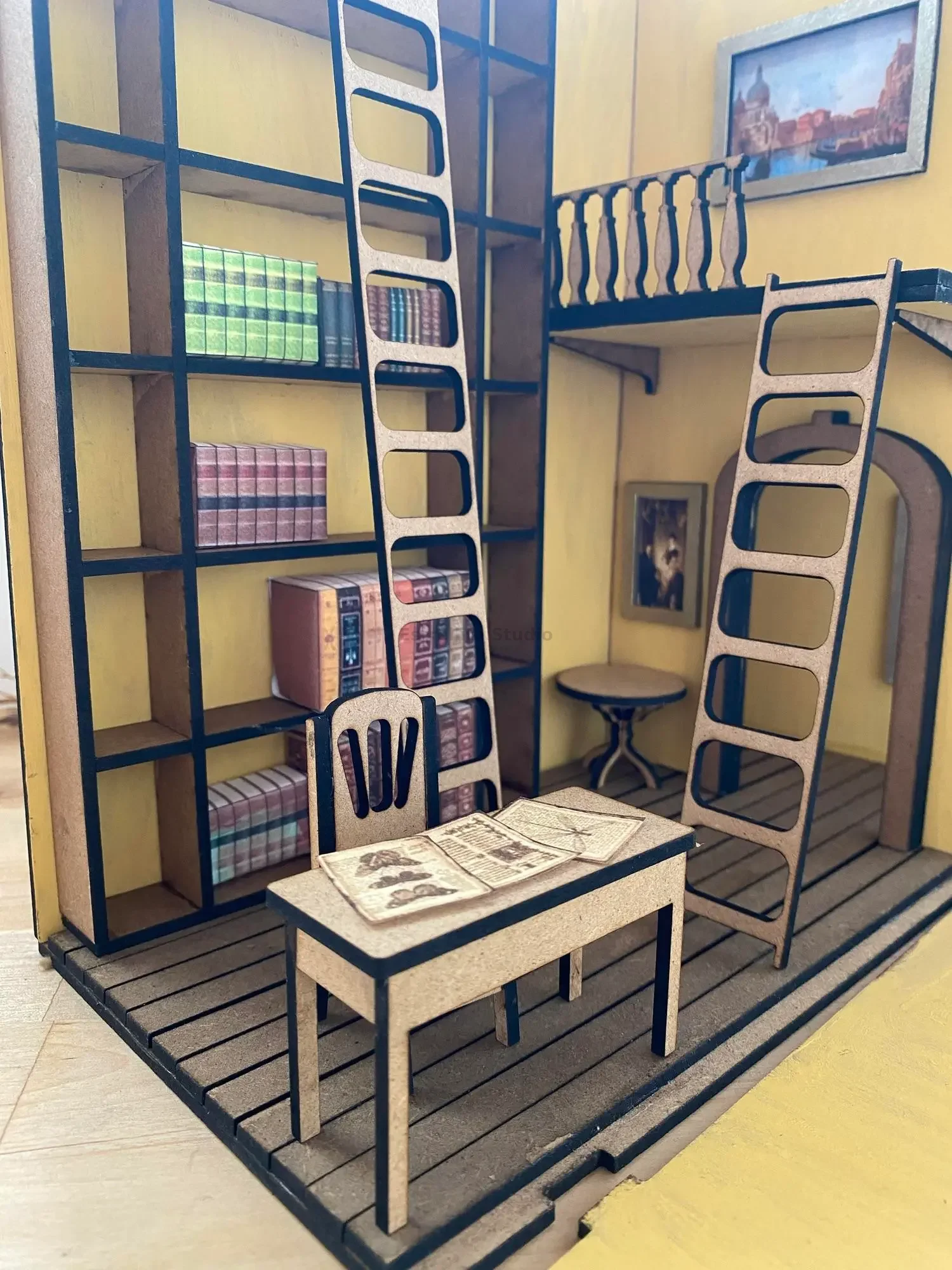 La Biblioteca (book nook)