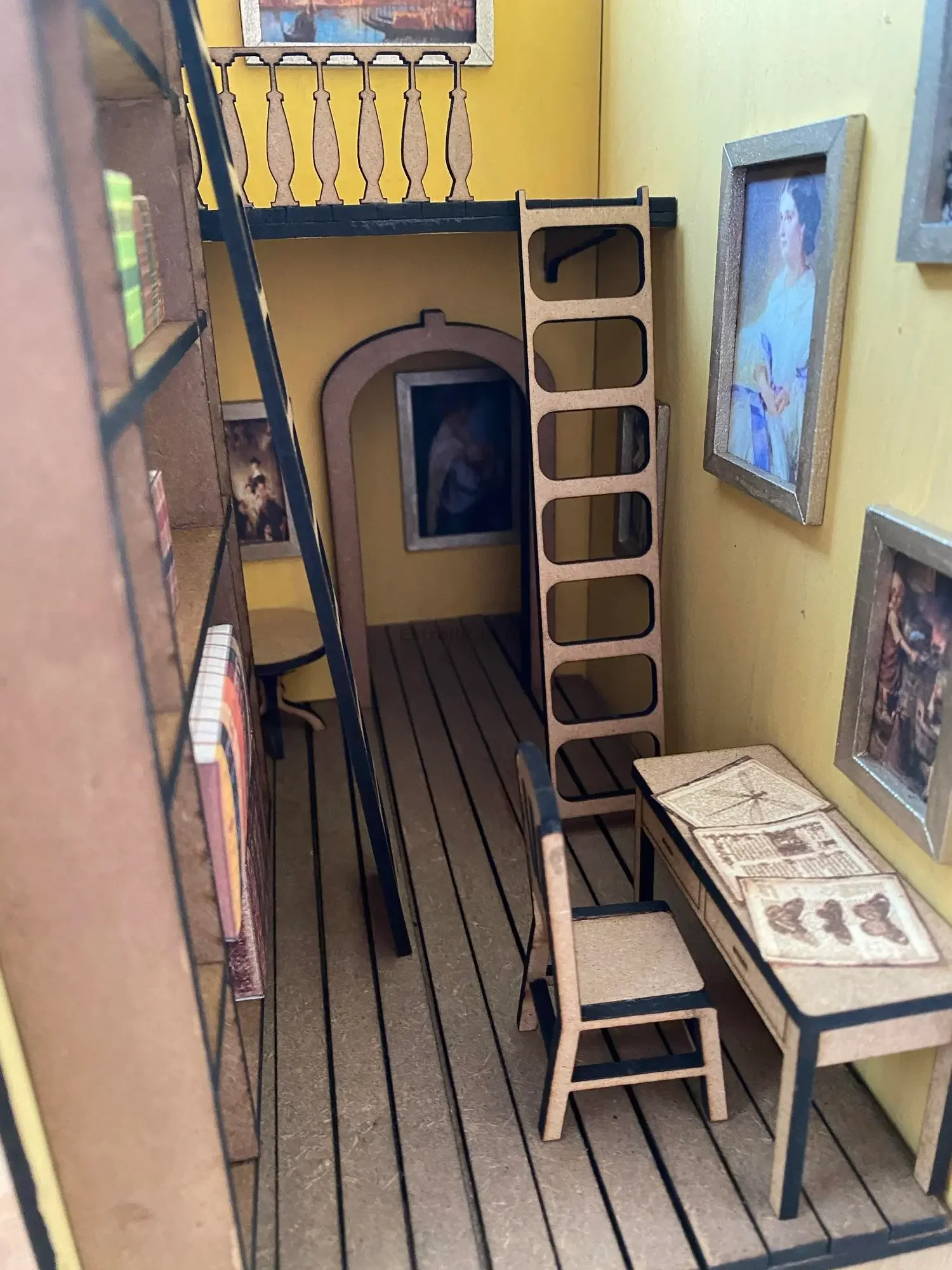 La Biblioteca (book nook)